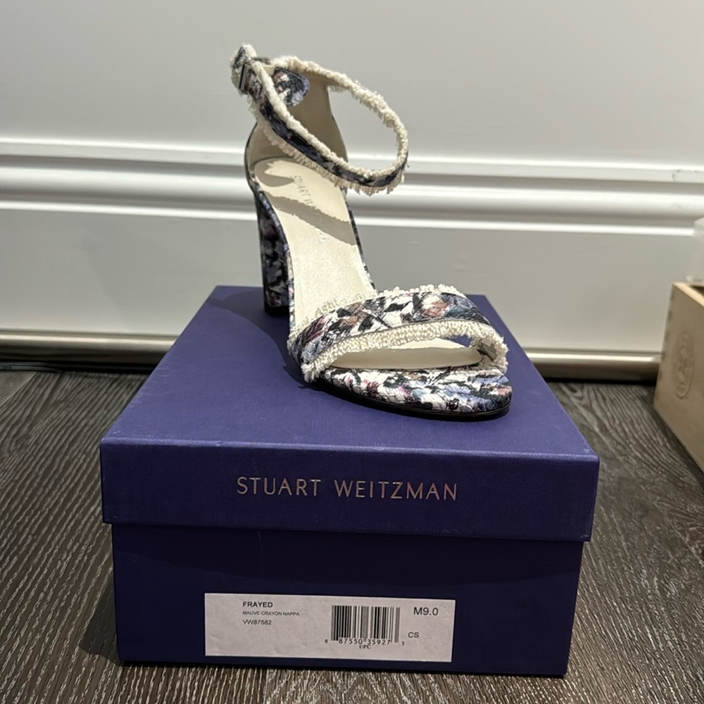Stuart Weitzman Never Worn size 9